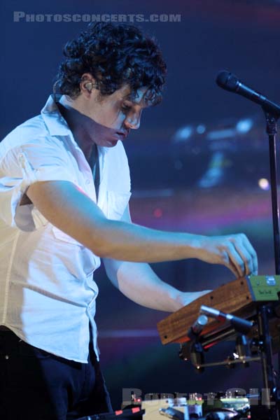 FRIENDLY FIRES - 2011-11-05 - PARIS - La Cigale - 